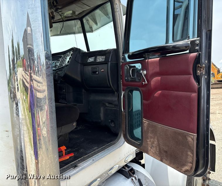 image for item EM2628 2005 Peterbilt 378 semi truck