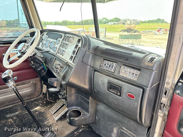 image for item EM2628 2005 Peterbilt 378 semi truck