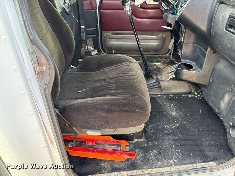 image for item EM2628 2005 Peterbilt 378 semi truck