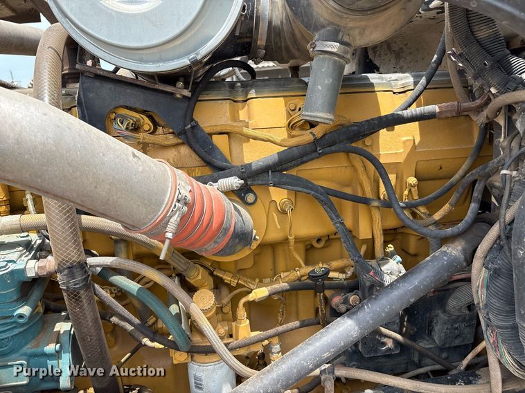 image for item EM2628 2005 Peterbilt 378 semi truck