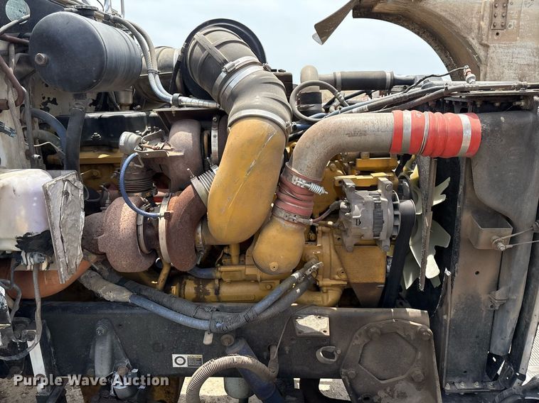 image for item EM2628 2005 Peterbilt 378 semi truck