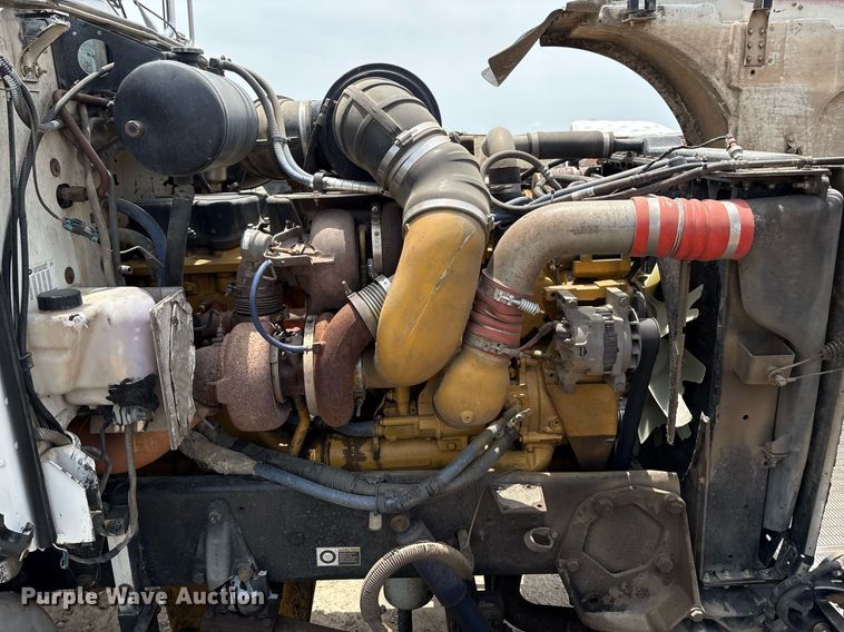 image for item EM2628 2005 Peterbilt 378 semi truck