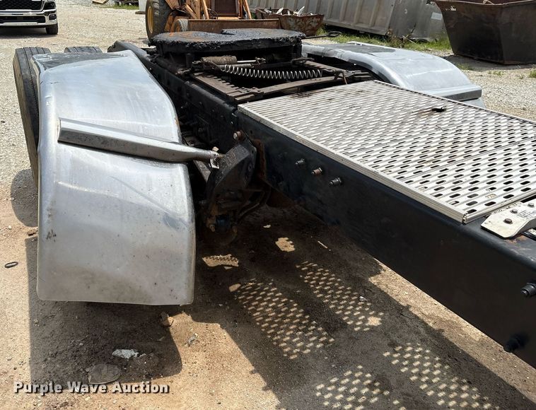 image for item EM2628 2005 Peterbilt 378 semi truck