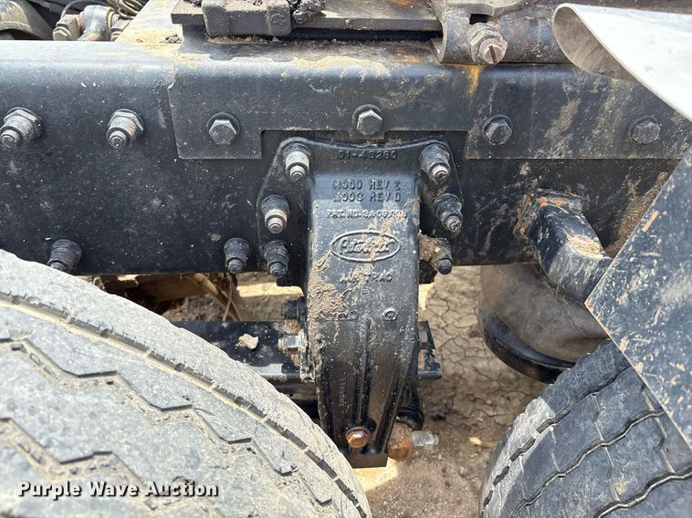 image for item EM2628 2005 Peterbilt 378 semi truck