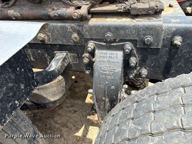 image for item EM2628 2005 Peterbilt 378 semi truck