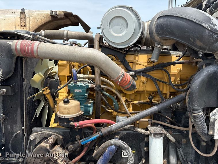 image for item EM2628 2005 Peterbilt 378 semi truck