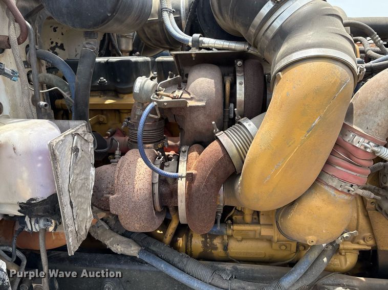 image for item EM2628 2005 Peterbilt 378 semi truck