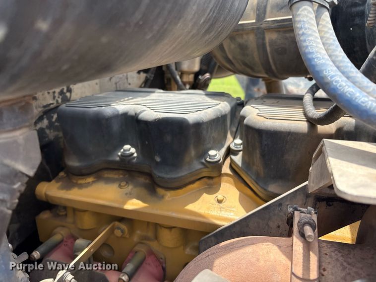 image for item EM2628 2005 Peterbilt 378 semi truck