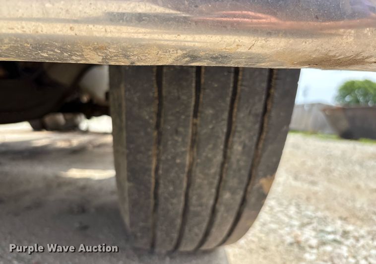 image for item EM2628 2005 Peterbilt 378 semi truck