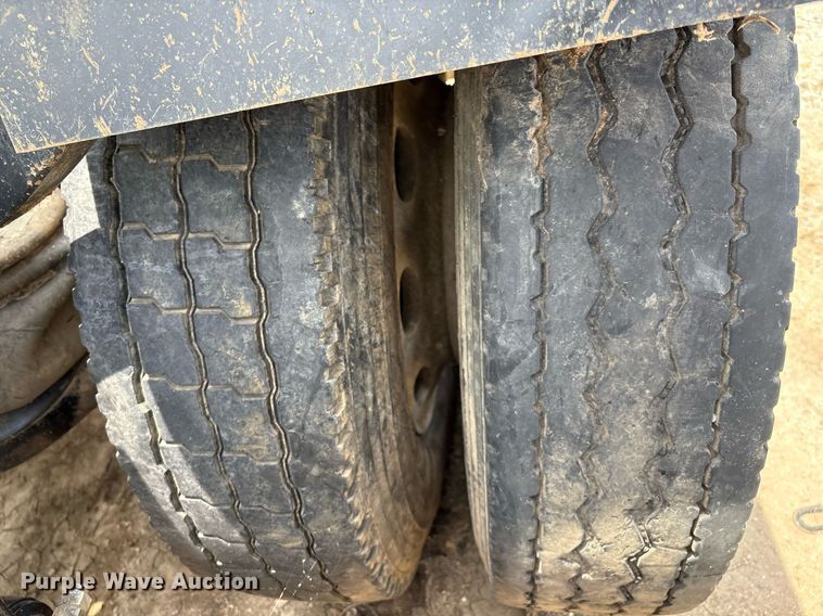 image for item EM2628 2005 Peterbilt 378 semi truck