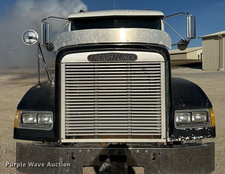image for item EM3574 1995 Freightliner FLD120 semi truck