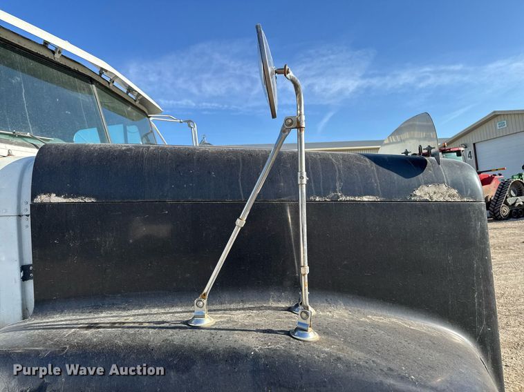 image for item EM3574 1995 Freightliner FLD120 semi truck