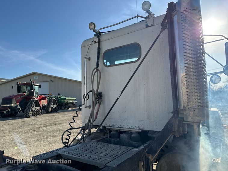 image for item EM3574 1995 Freightliner FLD120 semi truck