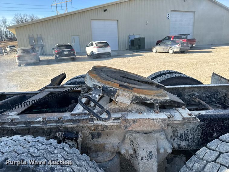 image for item EM3574 1995 Freightliner FLD120 semi truck