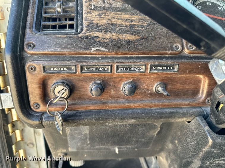 image for item EM3574 1995 Freightliner FLD120 semi truck