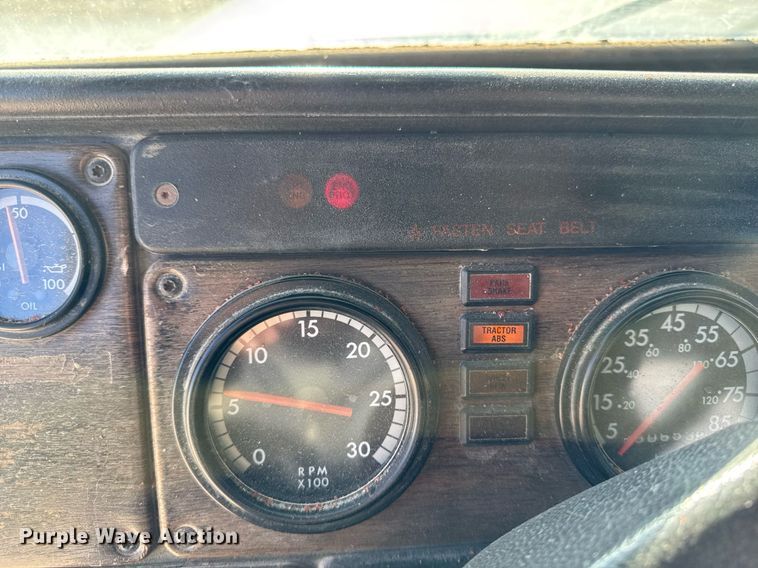 image for item EM3574 1995 Freightliner FLD120 semi truck