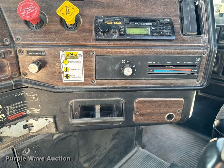 image for item EM3574 1995 Freightliner FLD120 semi truck