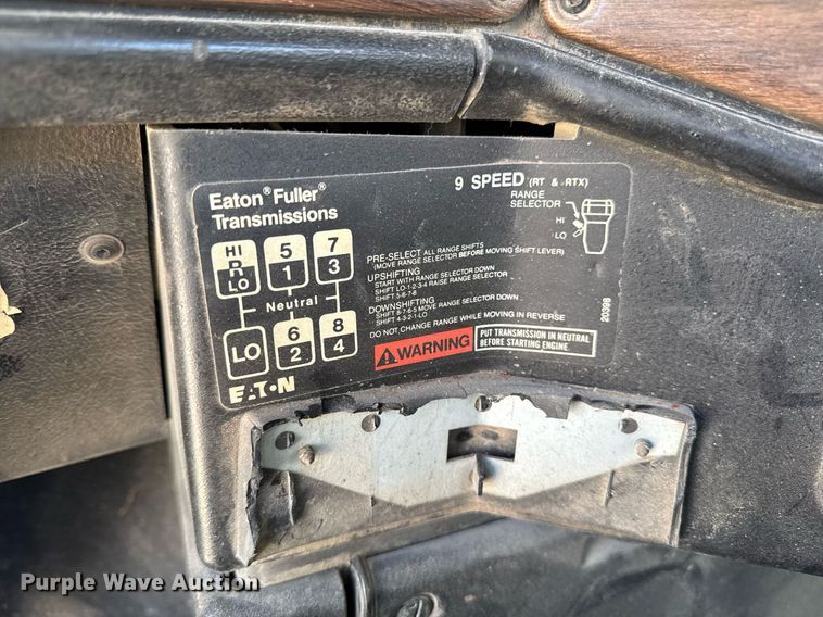 image for item EM3574 1995 Freightliner FLD120 semi truck