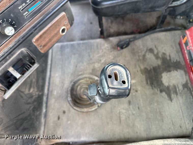 image for item EM3574 1995 Freightliner FLD120 semi truck