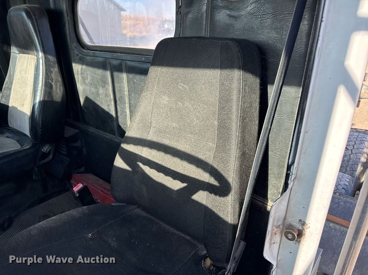 image for item EM3574 1995 Freightliner FLD120 semi truck