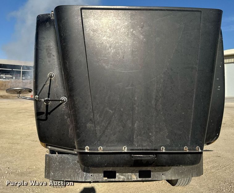 image for item EM3574 1995 Freightliner FLD120 semi truck