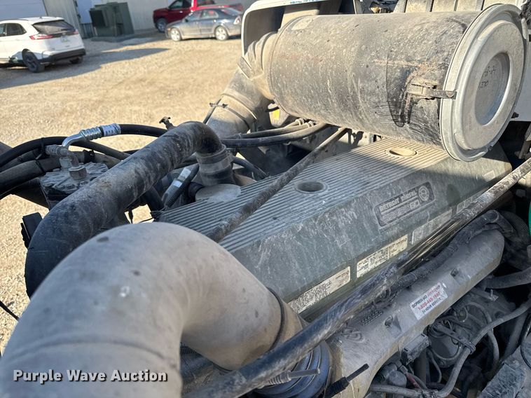 image for item EM3574 1995 Freightliner FLD120 semi truck