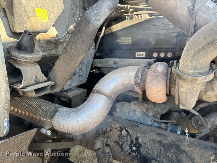 image for item EM3574 1995 Freightliner FLD120 semi truck