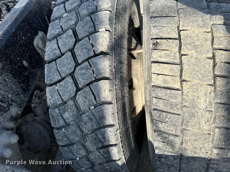 image for item EM3574 1995 Freightliner FLD120 semi truck