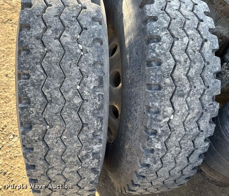 image for item EM3574 1995 Freightliner FLD120 semi truck