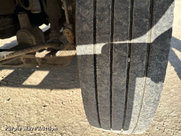 image for item EM3574 1995 Freightliner FLD120 semi truck