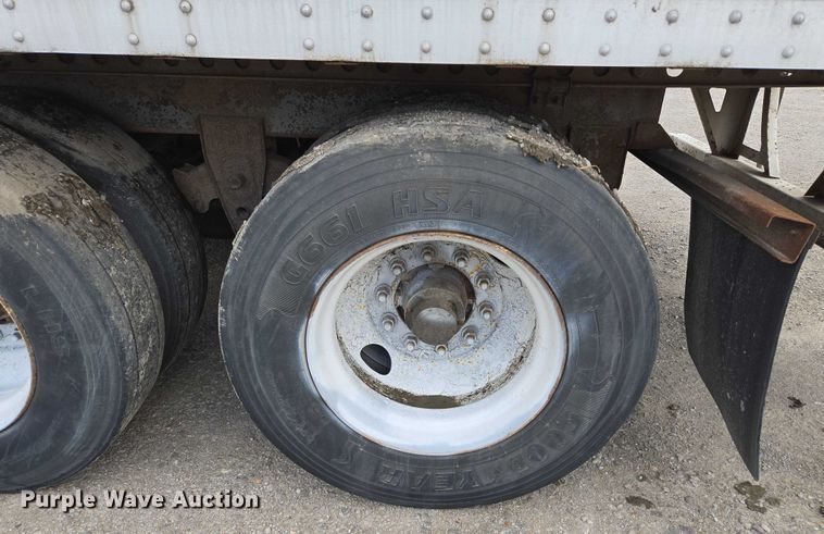 image for item EM7361 2000 Strick Commercial Trailer dry van trailer