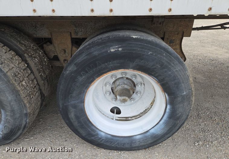 image for item EM7361 2000 Strick Commercial Trailer dry van trailer
