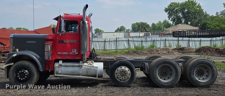 image for item EM7476 1985 Freightliner truck cab and chassis