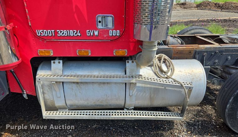 image for item EM7476 1985 Freightliner truck cab and chassis