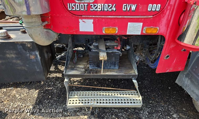 image for item EM7476 1985 Freightliner truck cab and chassis