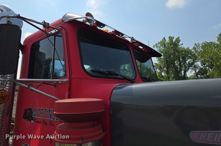 image for item EM7476 1985 Freightliner truck cab and chassis