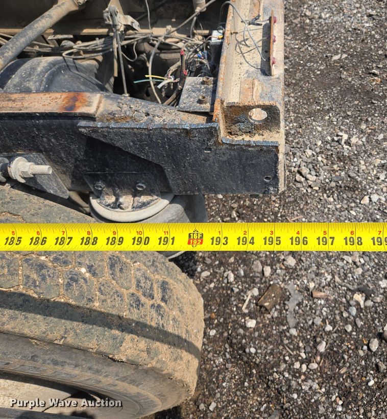 image for item EM7476 1985 Freightliner truck cab and chassis