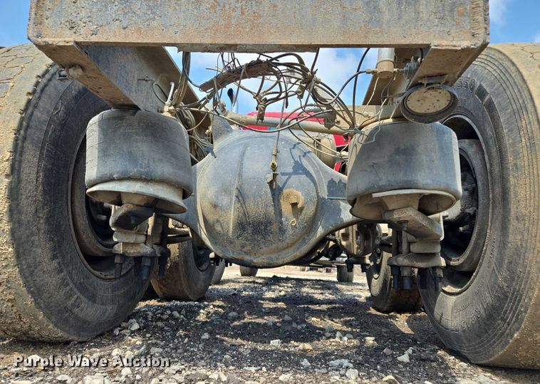 image for item EM7476 1985 Freightliner truck cab and chassis