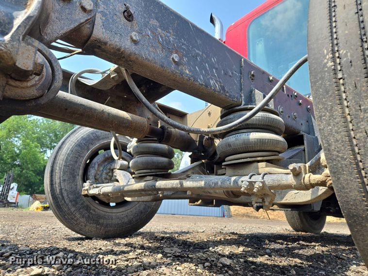 image for item EM7476 1985 Freightliner truck cab and chassis