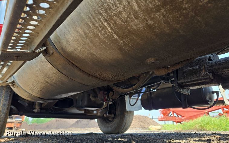 image for item EM7476 1985 Freightliner truck cab and chassis