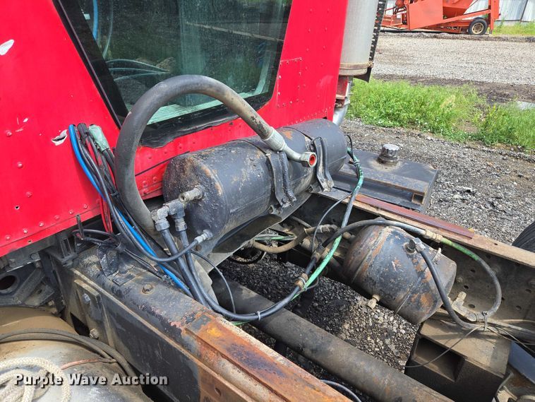 image for item EM7476 1985 Freightliner truck cab and chassis