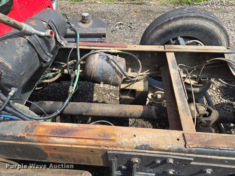 image for item EM7476 1985 Freightliner truck cab and chassis