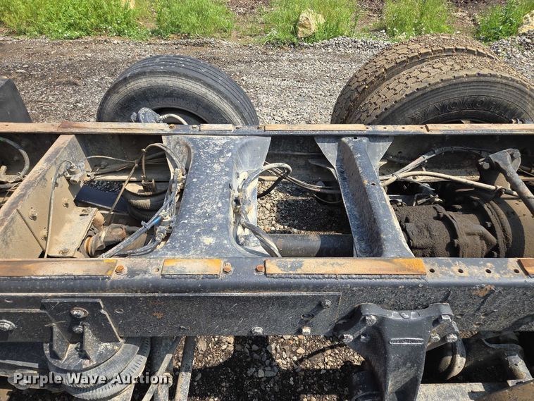 image for item EM7476 1985 Freightliner truck cab and chassis