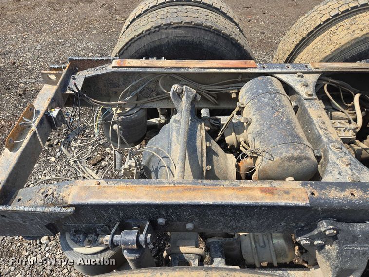 image for item EM7476 1985 Freightliner truck cab and chassis