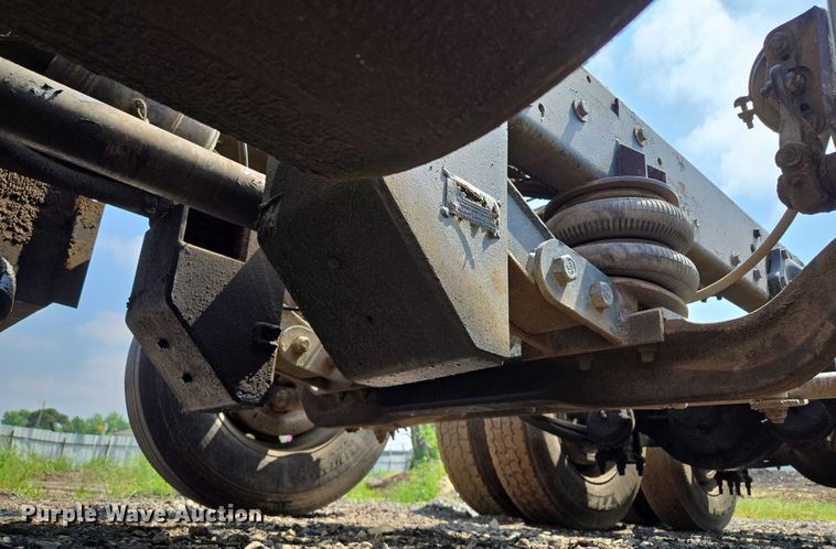 image for item EM7476 1985 Freightliner truck cab and chassis