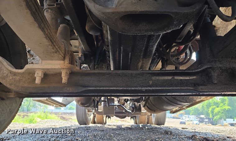 image for item EM7476 1985 Freightliner truck cab and chassis