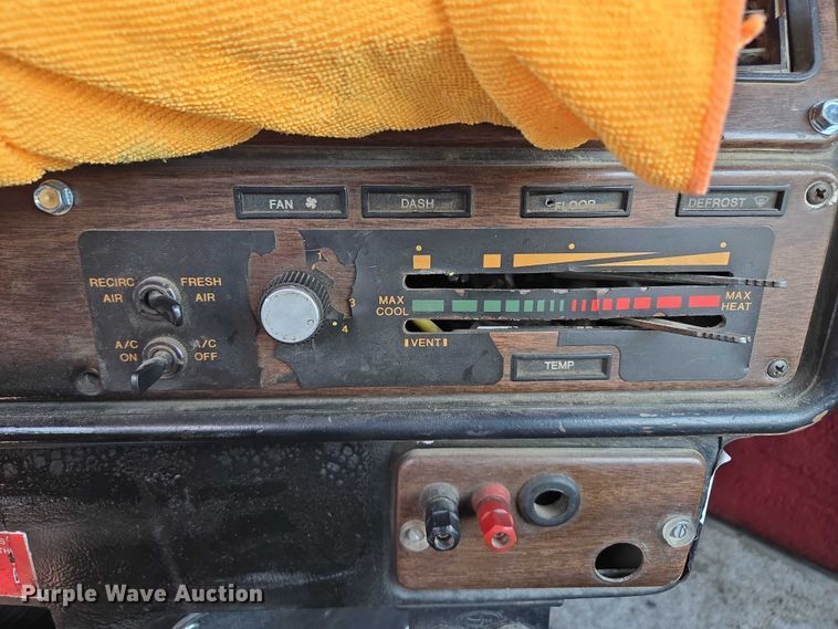 image for item EM7476 1985 Freightliner truck cab and chassis