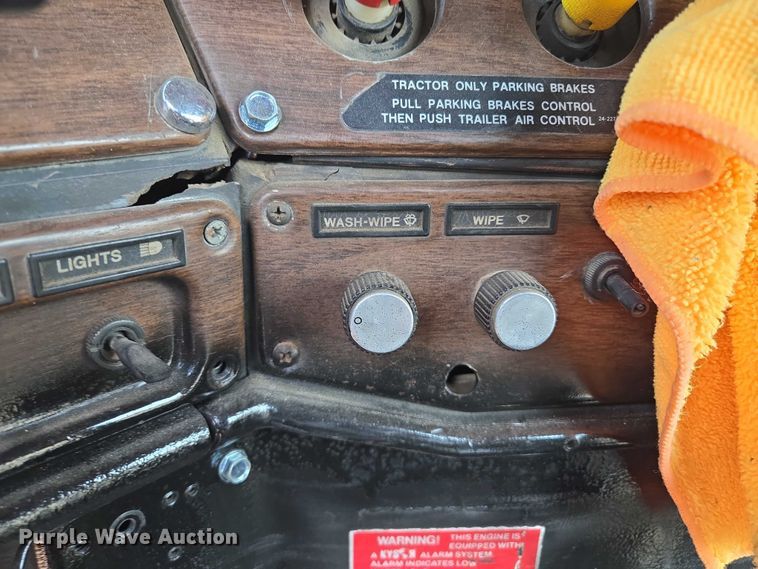 image for item EM7476 1985 Freightliner truck cab and chassis