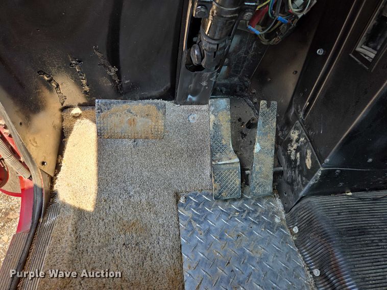 image for item EM7476 1985 Freightliner truck cab and chassis