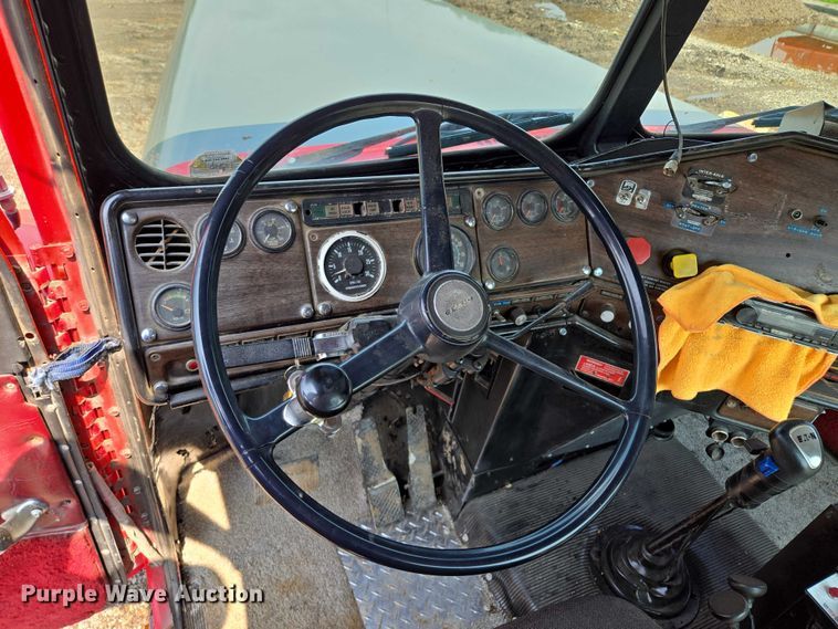 image for item EM7476 1985 Freightliner truck cab and chassis